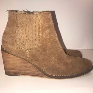 FRYE And CO Kaye Chelsea- Size 8.5 Wedge Ankle Boots